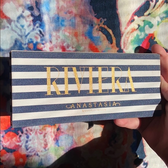 ABH Riviera Palette - Picture 2 of 3